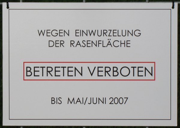 WEGEN EINWURZELUNG DER RASENFLÄCHE BETRETEN VERBOTEN
          BIS MAI/JUNI 2007